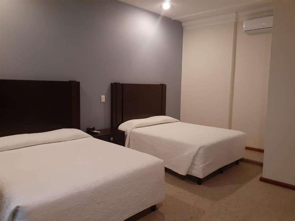 Hotel Candelero Yuriria Екстер'єр фото
