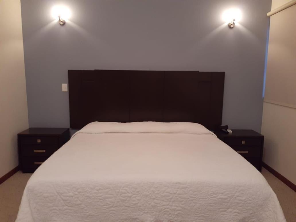 Hotel Candelero Yuriria Екстер'єр фото